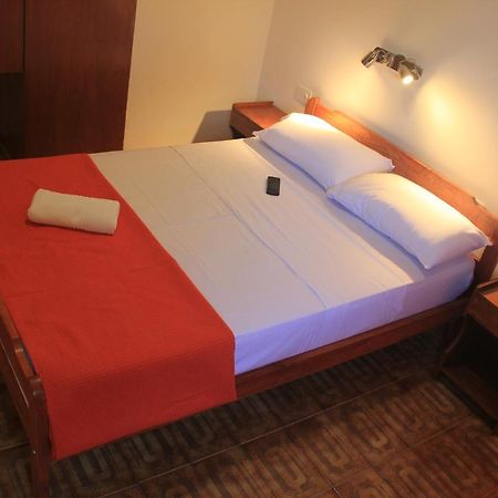 Hotel Vanderloo Posadas Bagian luar foto