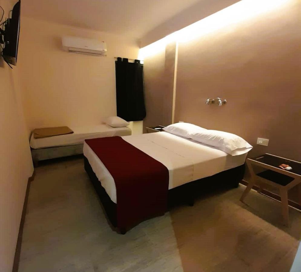 Hotel Vanderloo Posadas Bagian luar foto