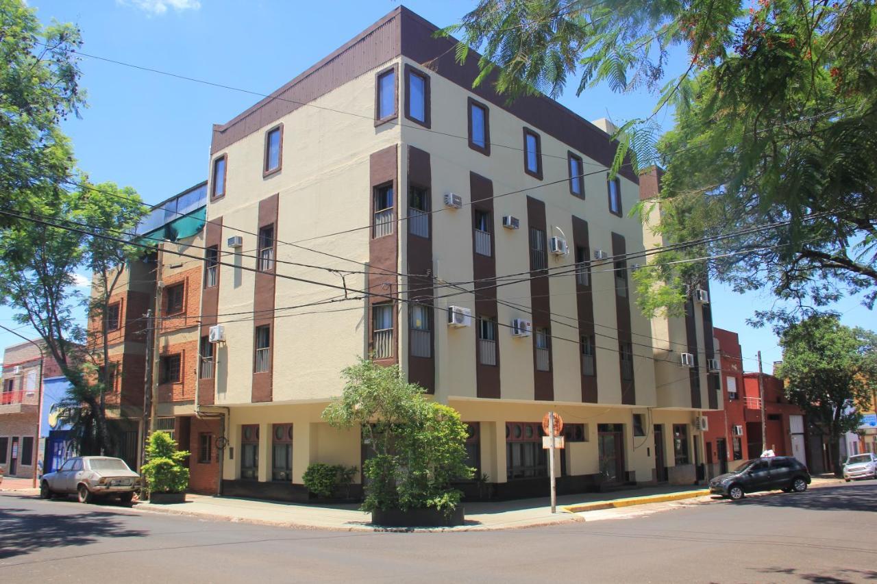 Hotel Vanderloo Posadas Bagian luar foto